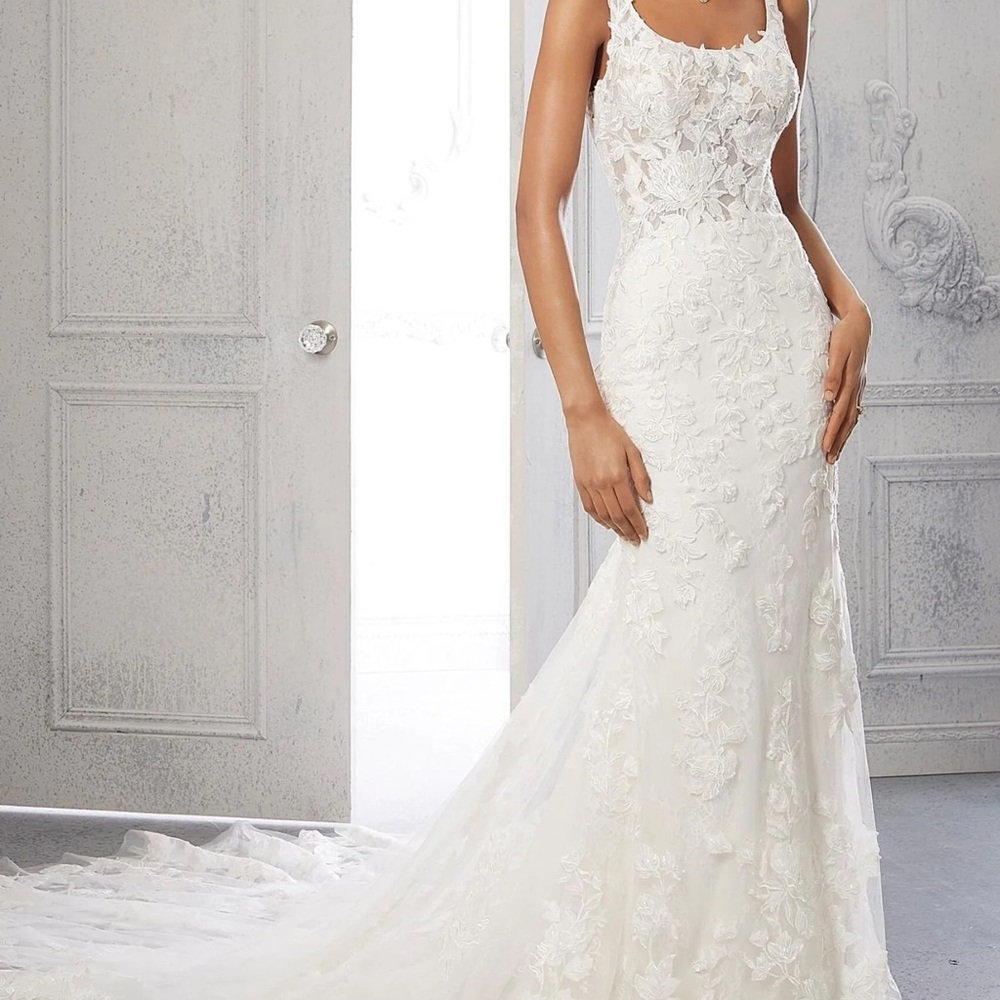 Elegant Floral Lace Wedding Dress